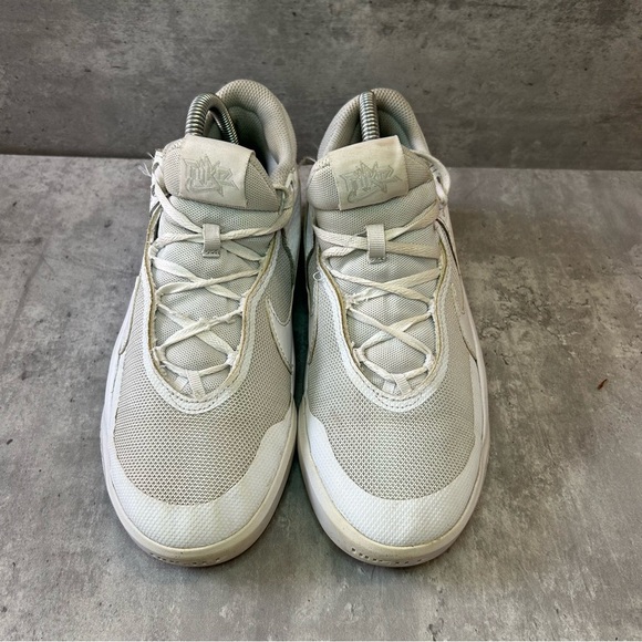 Nike Team Hustle Basketball Shoes CW6735-101 Womens sz 7 - white - Picture 2 of 6